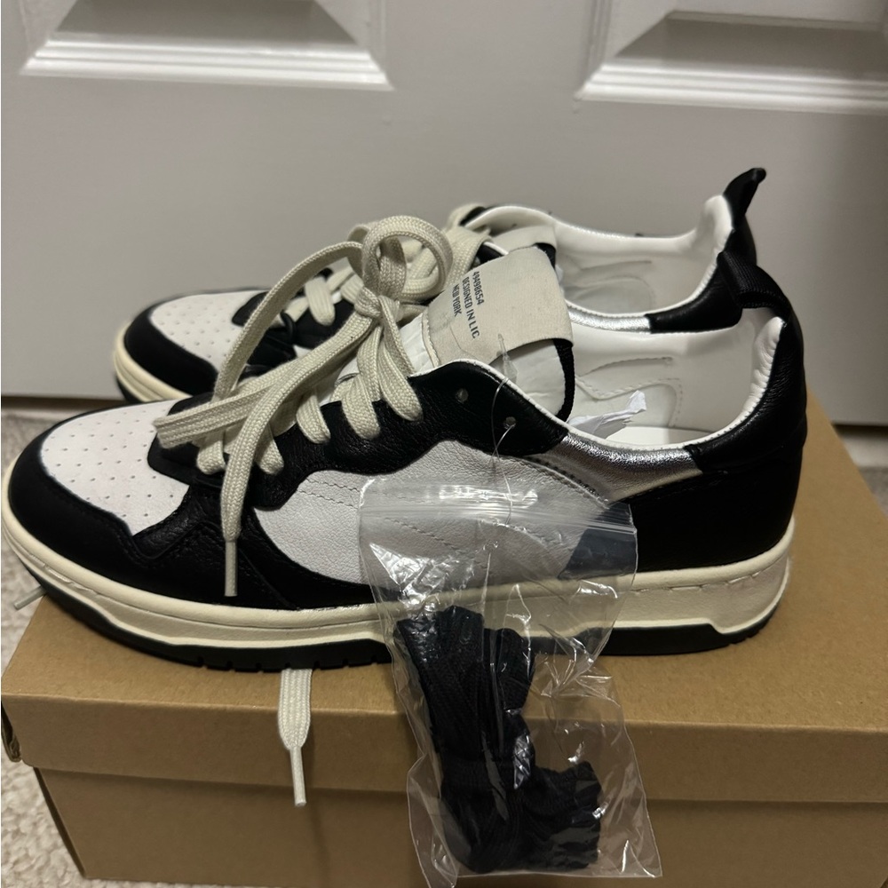 Steve Madden Everlie Sneakers. New with box. 8.5